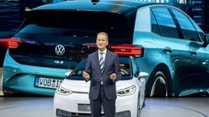 Elektroautos haben eine große Zukunft, davon ist VW-Chef Diess überzeugt.  Auf der IAA stellt er den ID.3 vor. Foto: AP/Michael Probst