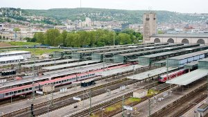 Züge am Stuttgarter Hauptbahnhof: Das Land Baden-Württemberg drängt auf eine gerechtere Finanzierung des Personennahverkehrs. Foto: dpa