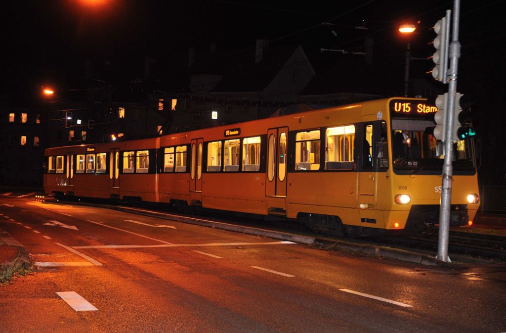 Für die Stadtbahn U15 hatte dieser Vorfall allerdings langanhaltende Konsequenzen: Etwas mehr als eine Stunde ging zwischen den Haltestellen Salzwiesenstraße und Stammheim wie der VVS berichtet nichts mehr.