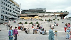 Die Freitreppe am Kleinen Schlossplatz ist 1993 gebaut worden. Foto: Landesmedienzentrum Baden-Württemberg