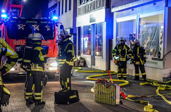 Kirchheim unter Teck: Rauchgeruch – Feuerwehr rückt mit sechs Fahrzeugen aus
