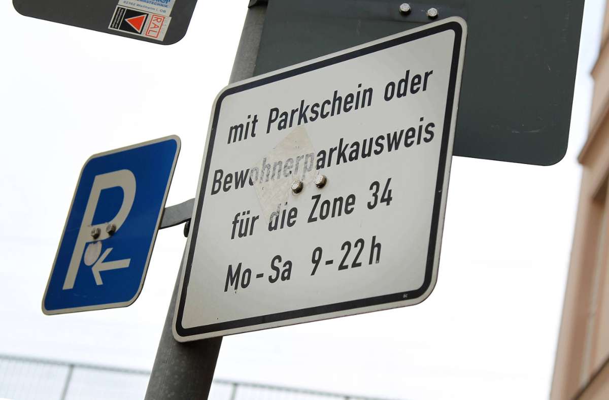 Von April 2023 an soll es in Degerloch auch ein Parkraummanagement geben. Foto: imago/Andreas Gora