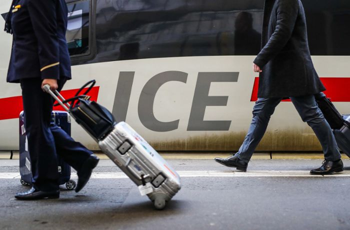 Körperverletzung in ICE in Stuttgart: Kein 3G-Nachweis parat – Reisende verletzt DB-Mitarbeiter