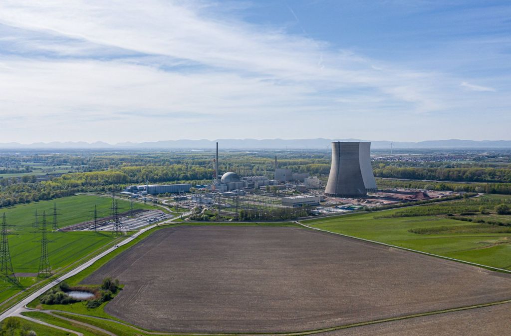 Dieses Bild wurde vor einem Monat aufgenommen. Die Kühltürme des Atomkraftwerks Philippsburg sind deutlich zu erkennen.