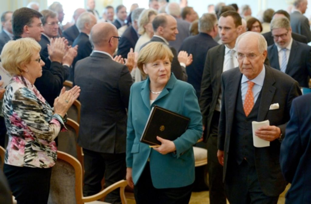Der Stuttgarter Anwalt und Stiftungsgründer  Brun-Hagen Hennerkes mit  Bundeskanzlerin Angela Merkel. Foto: dpa