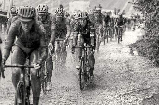 Brutale Selektion: Das Traditionsrennen Paris–Roubaix verlangt den Fahrern alles ab. Foto: imago//Vincent Kalut