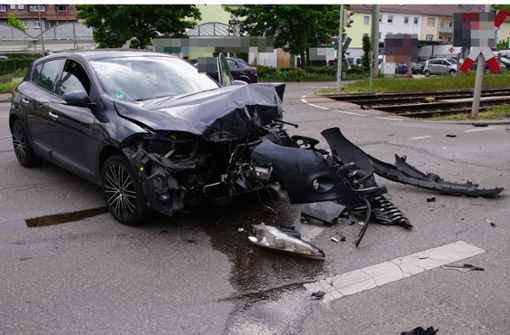 Der Renault nach dem Unfall. Foto: SDMG