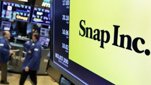 Um fast ein Drittel ist die Aktie der Firma Snap abgestürzt, die verantwortlich sind für die Messenger-App Snapchat. Foto: dpa/Richard Drew