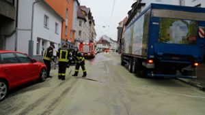 Rund 150 Liter Diesel ergossen sich am Donnerstag auf die Fahrbahn der Gablenberger Hauptstraße. Foto: 7aktuell.de / Jonas Oswald