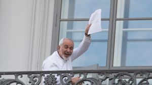Juli 2015: Der iranische Außenminister freut sich, dass das Atom-Abkommen fast  perfekt ist. Für die Menschenrechte bringt es nichts, monieren Kritiker. Foto: dpa