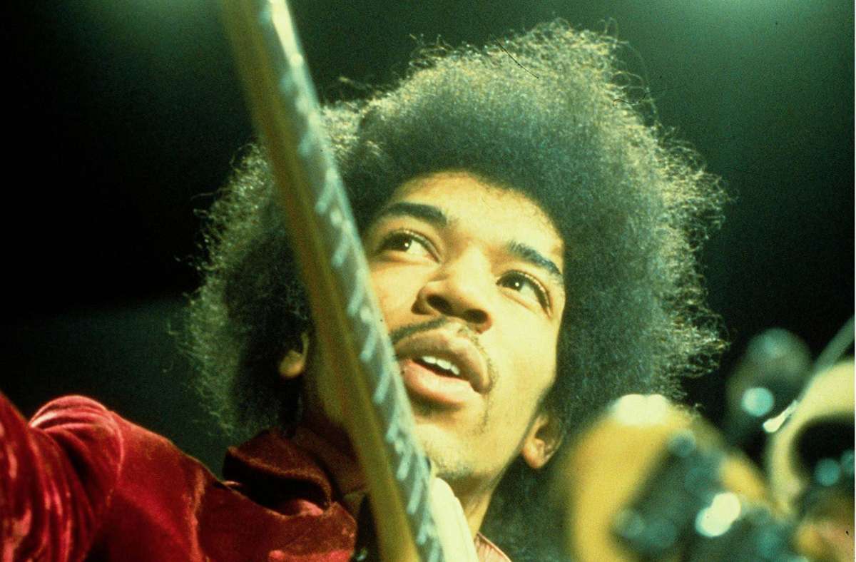 Jimi Hendrix, hier bei einem Konzert im Jahr 1969, wird bis heute ist bis heute von vielen als Revolutionär der Rockmusik  verehrt. Foto: Imago