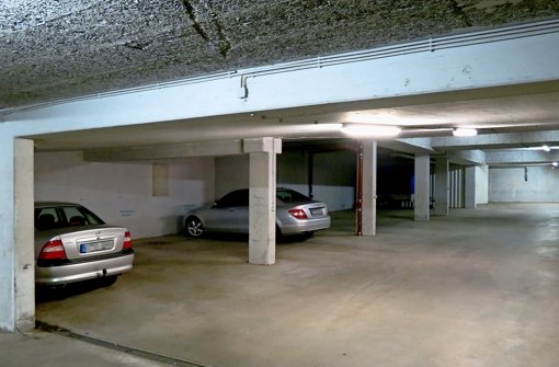 Weil die Garage nicht regelmäßig geöffnet hat, parken dort nur wenige. Foto: Häusser